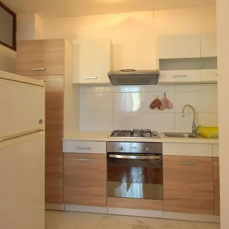 Petrovic 2 By Interhome Lägenhet Malinska